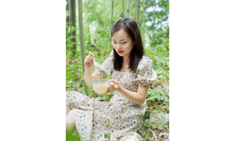 為何99%漂亮女性每天都在喝一杯有機野生葛根粉？