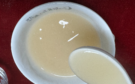 多少媽媽栽在輔導(dǎo)作業(yè)上！姥姥端來(lái)的一杯溫?zé)嵊袡C(jī)葛根粉，竟成了情緒 “滅火器”